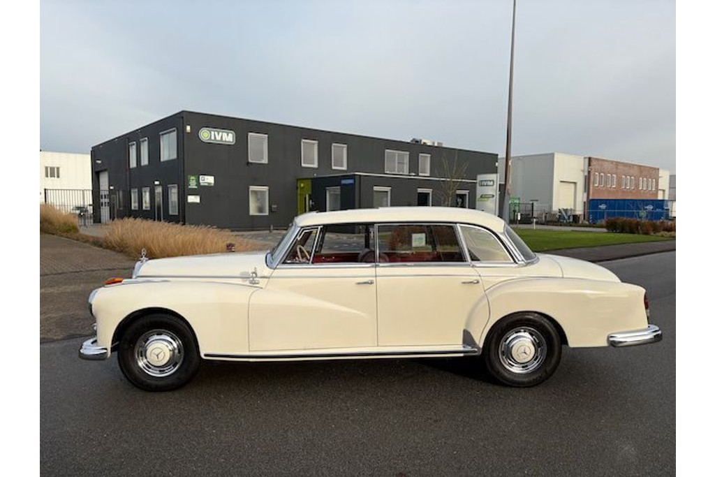 Mercedes-Benz 300 Serie "Adenauer" 57321217-2.jpg | De Ruiter Automotive 